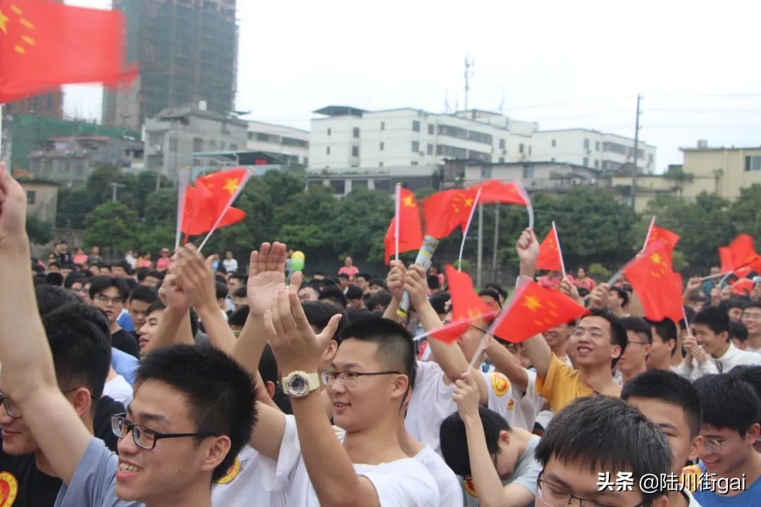 廣西陸川縣中學(xué)舉行2021十八歲成人儀式(圖33)