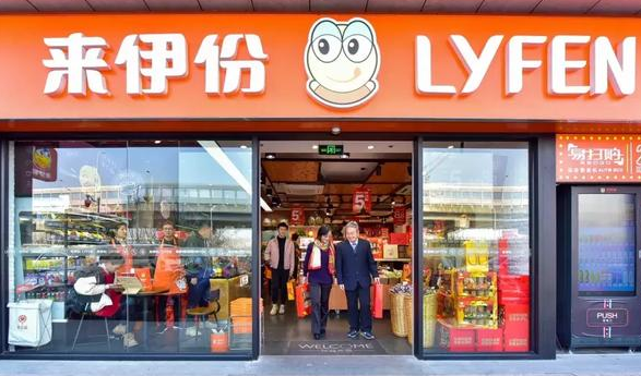 来伊份，良品铺子、三只松鼠，三食鼎立