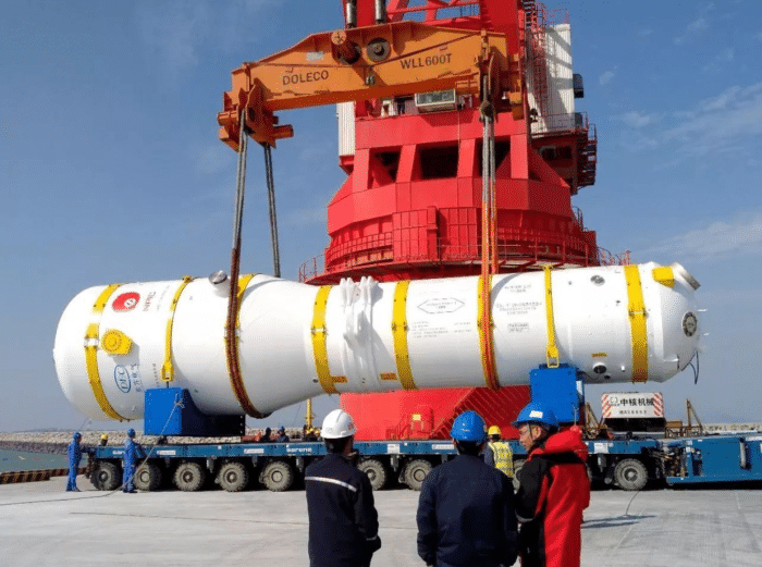 中国400吨重物落地巴基斯坦，引起全球关注，众