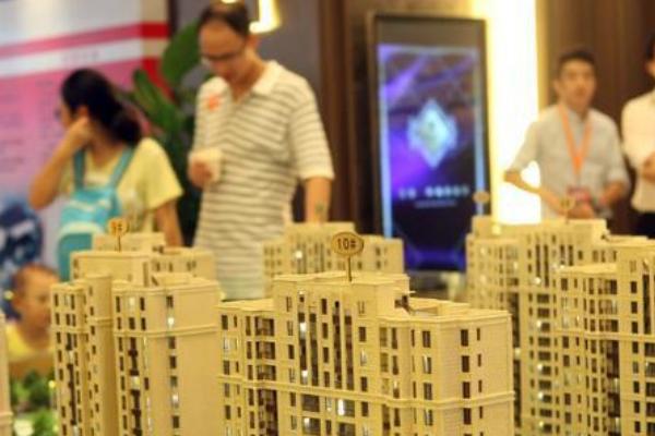 我国三四线城市的房子供过于求，但房价却没下