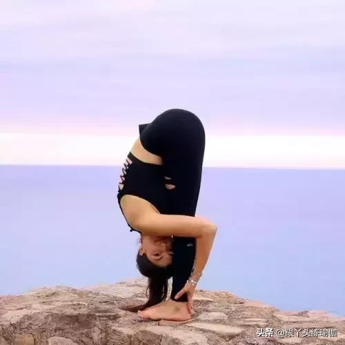 工作压力大!美国消防队员组团练瑜伽减压