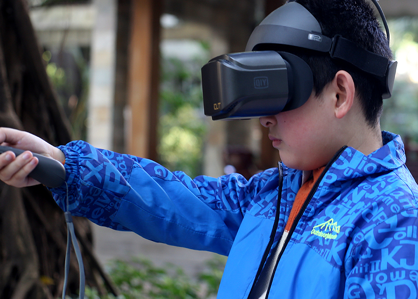 海量资源超多玩法，爱奇艺奇遇2S胶片灰VR一体机体验