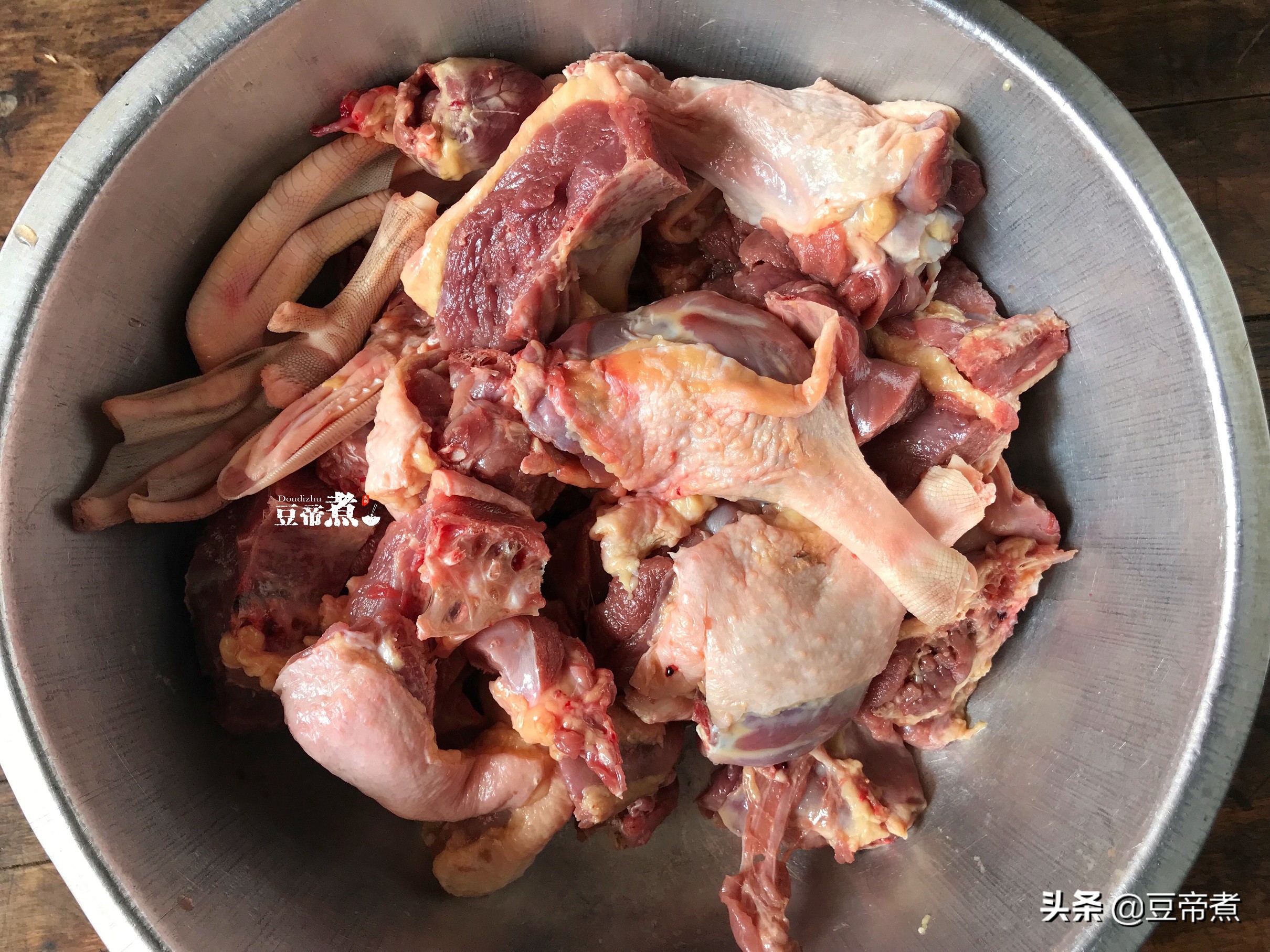 鸭子不要再炖汤了，用啤酒卤出好滋味，我家隔三差五就做吃，特赞