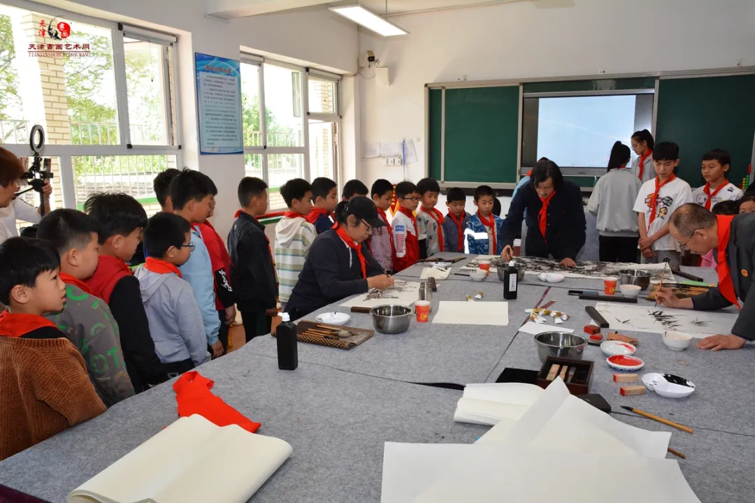 “天津书画艺术基地书画家送文化进校园”走进安次区神宇小学