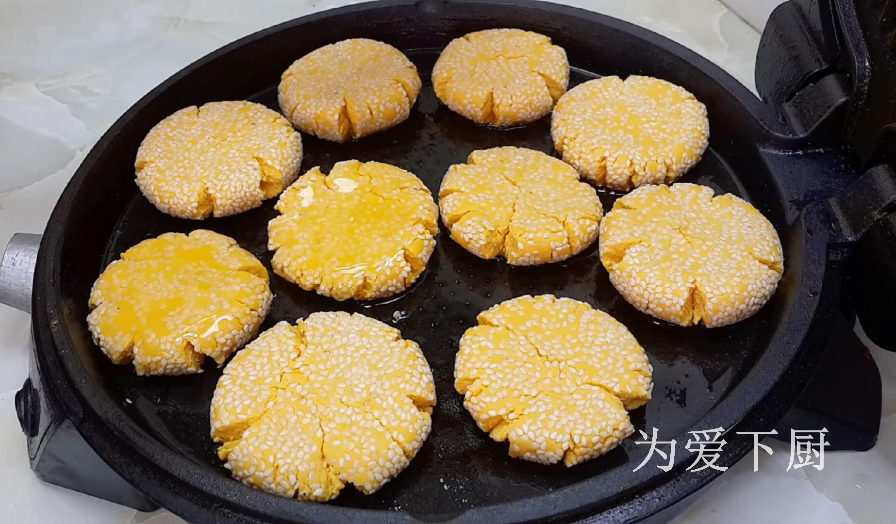 烙南瓜餅時，記住不要直接烙餅，大廚教你兩招，個個軟糯又香甜