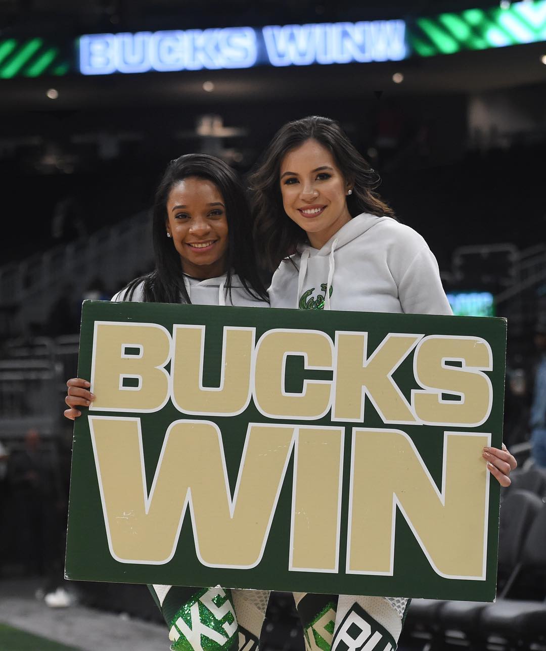 nba啦啦队视频在哪里看(雄鹿啦啦队-Milwaukee Bucks Girls-NBA啦啦队系列)