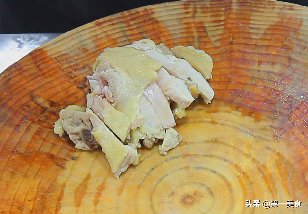 图片[14]-川味口水鸡怎样做又嫩又滑 厨师长分享这几招 肉质鲜嫩又香辣-起舞食谱网