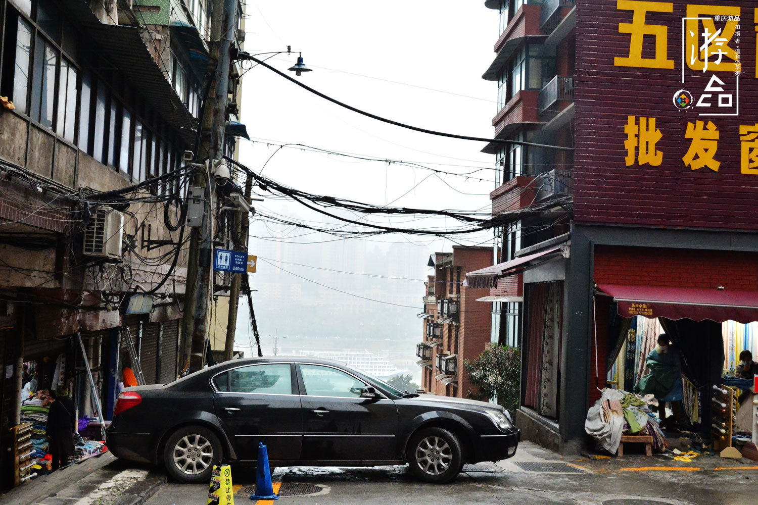 在来福士的阴影下劳动，朝天门的棒棒们，贫穷与勤劳不是原罪