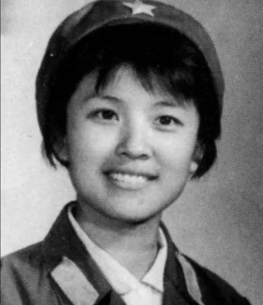 容貌出众，60岁却不生孩子的6位女星，杨丽萍为