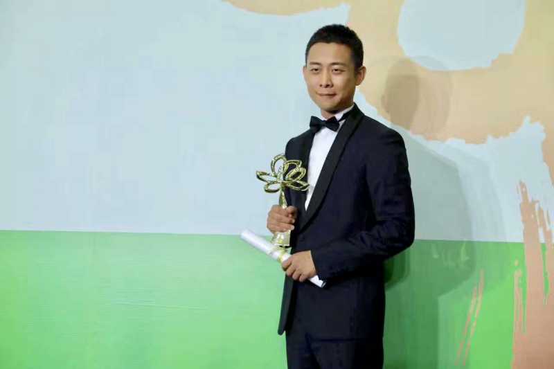 吴京邀张译拍战狼3，张译6字回复吴京直接捂他嘴