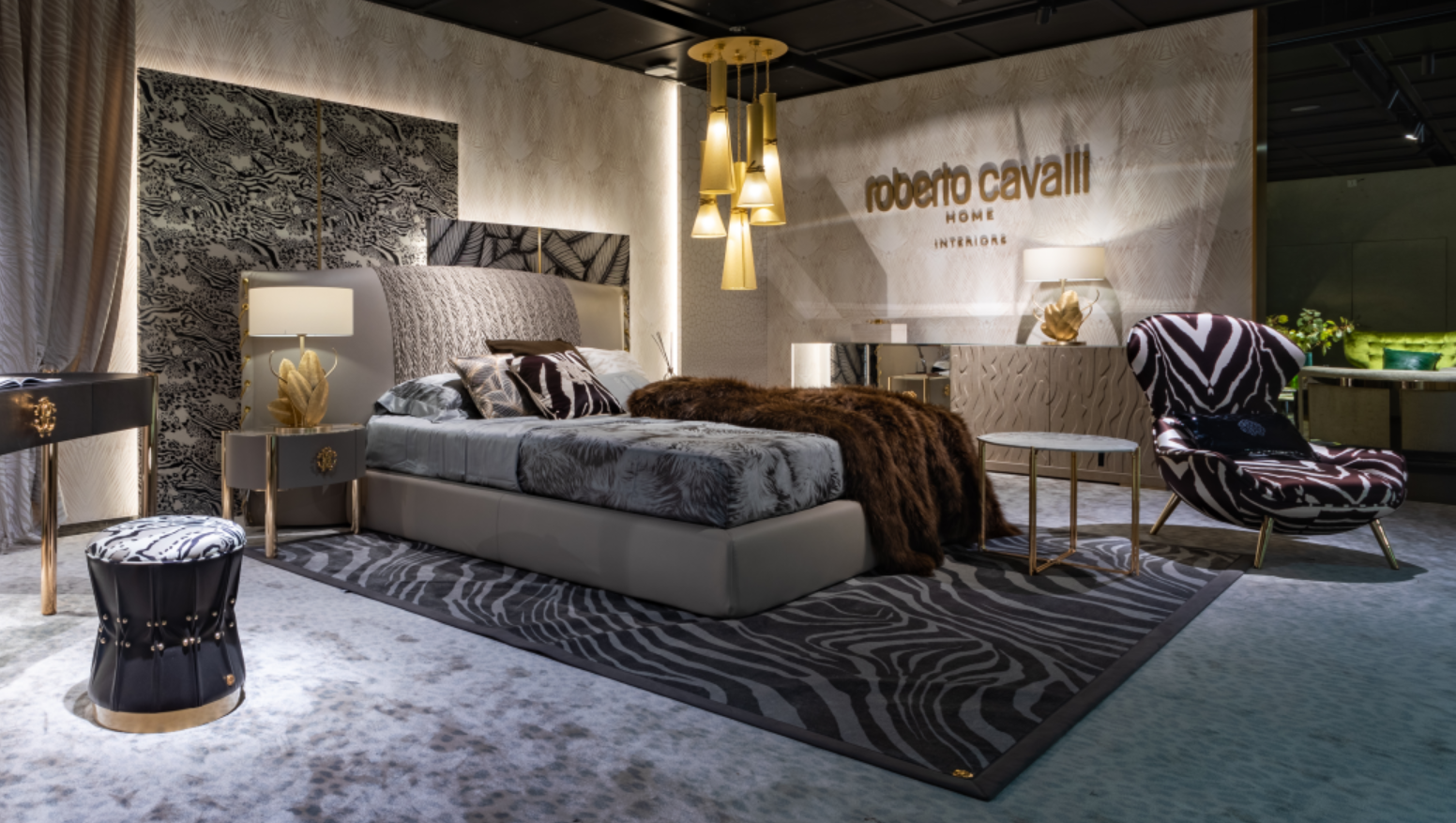 喜欢VERSACE、ROBERTO CAVALLI家具的人，都是什么样的人？