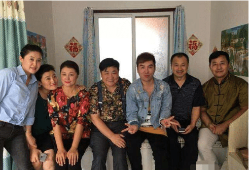 曾被赵本山连扇4耳光，还占林志玲便宜，后娶小