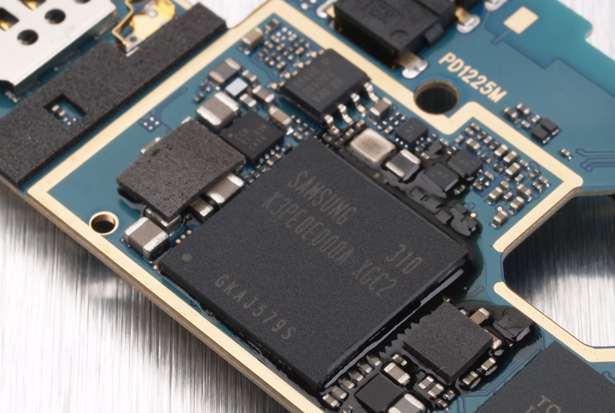 低內(nèi)存手機(jī)有救了？實(shí)測手機(jī)內(nèi)存擴(kuò)展技術(shù)：性能居然有提升