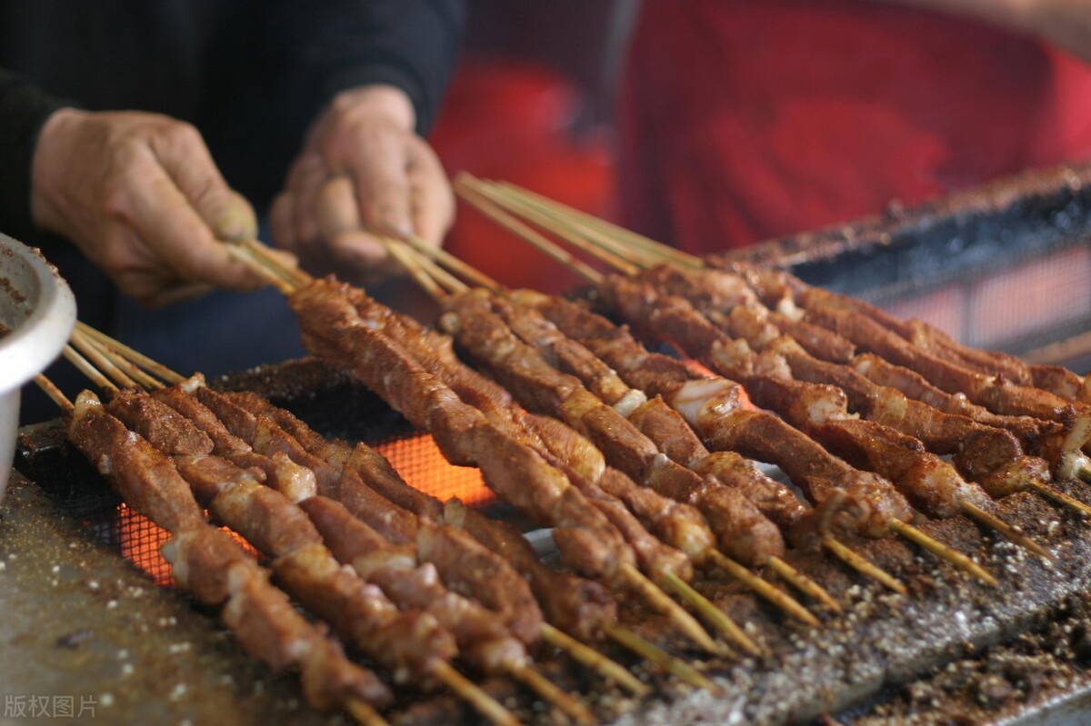 50歲以上的人，要少吃這四種食物，對肝臟的傷害真的很大