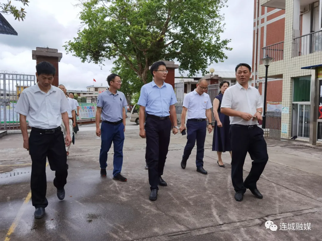連城縣領(lǐng)導(dǎo)調(diào)研2021年高考備考工作