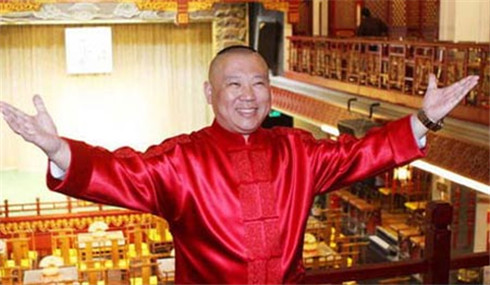 德云社演员被举报怕了，德高望重的于谦，都有点战战兢兢
