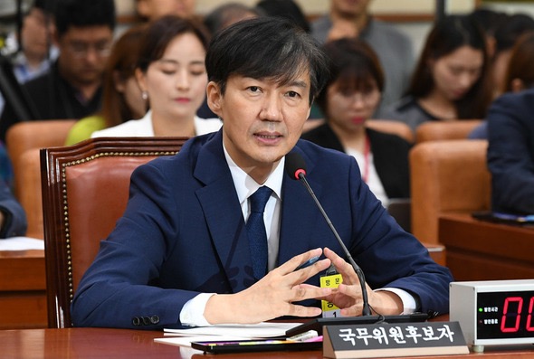 文在寅最大危机！支持率暴跌遭韩国人唾弃，恐下台就入狱？