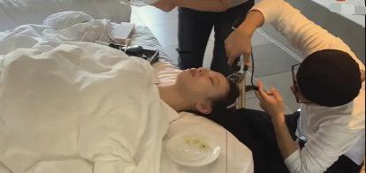 李梦耍大牌人设崩塌？躺着让人化妆还要闻桂花