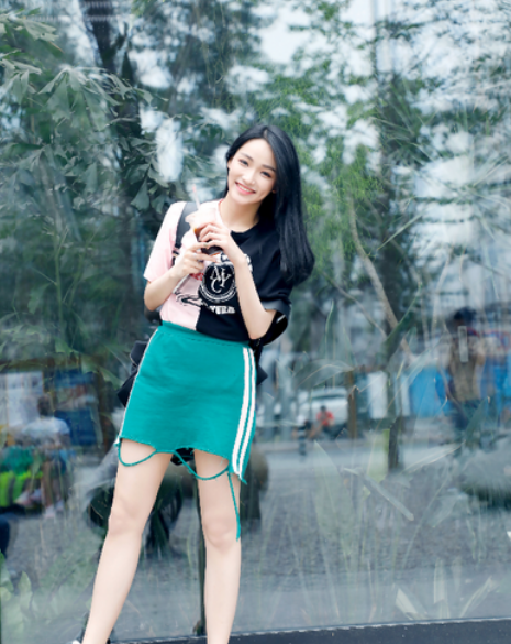 《青2》蔡徐坤合作舞台，与许馨文亲密靠背杀，许馨文满满求生欲