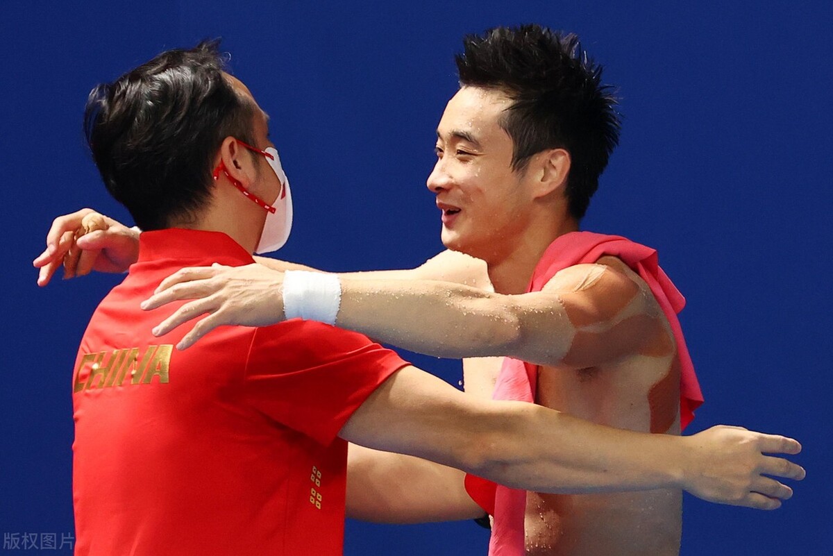 The dream team ended perfectly!Cao Yuan hugs Zhou Jihong, Daly smiles ...