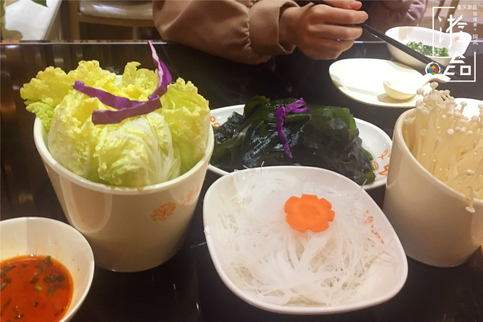 真实打探重庆不辣的火锅：3荤5素还有小吃，128元不算贵