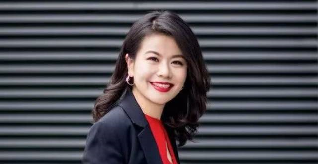 湖北美女28岁辞职创业，在上海开公司市值400亿元，凭啥？