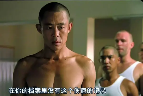 2002版的“戰狼”,央視經常重播,主演名叫侯勇