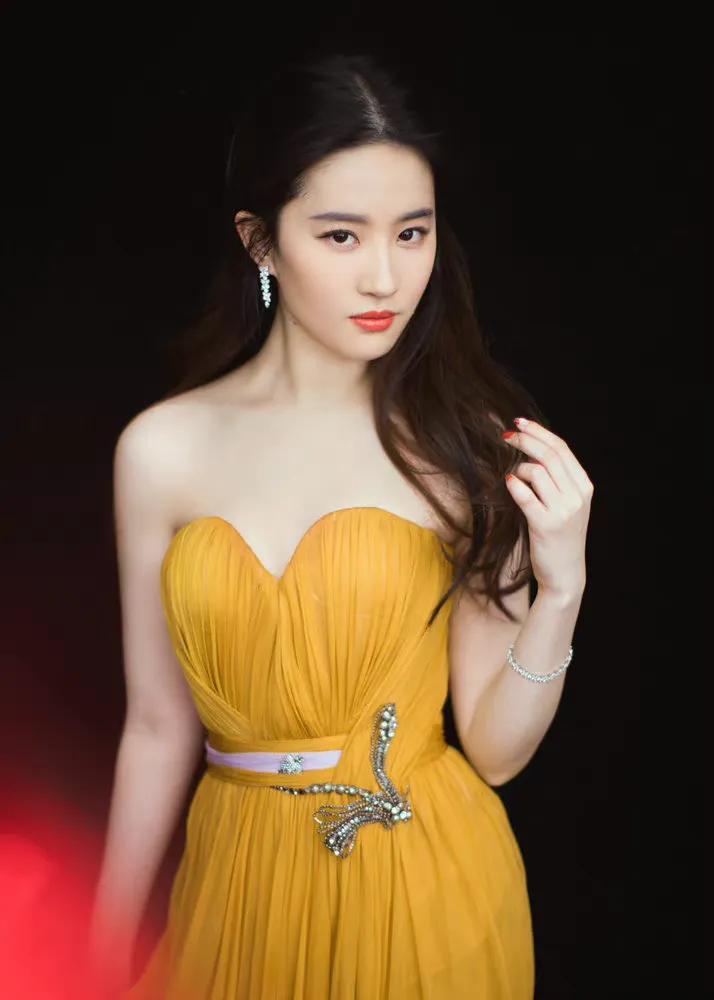 Liu Yifei sexy photo shoot - iNEWS