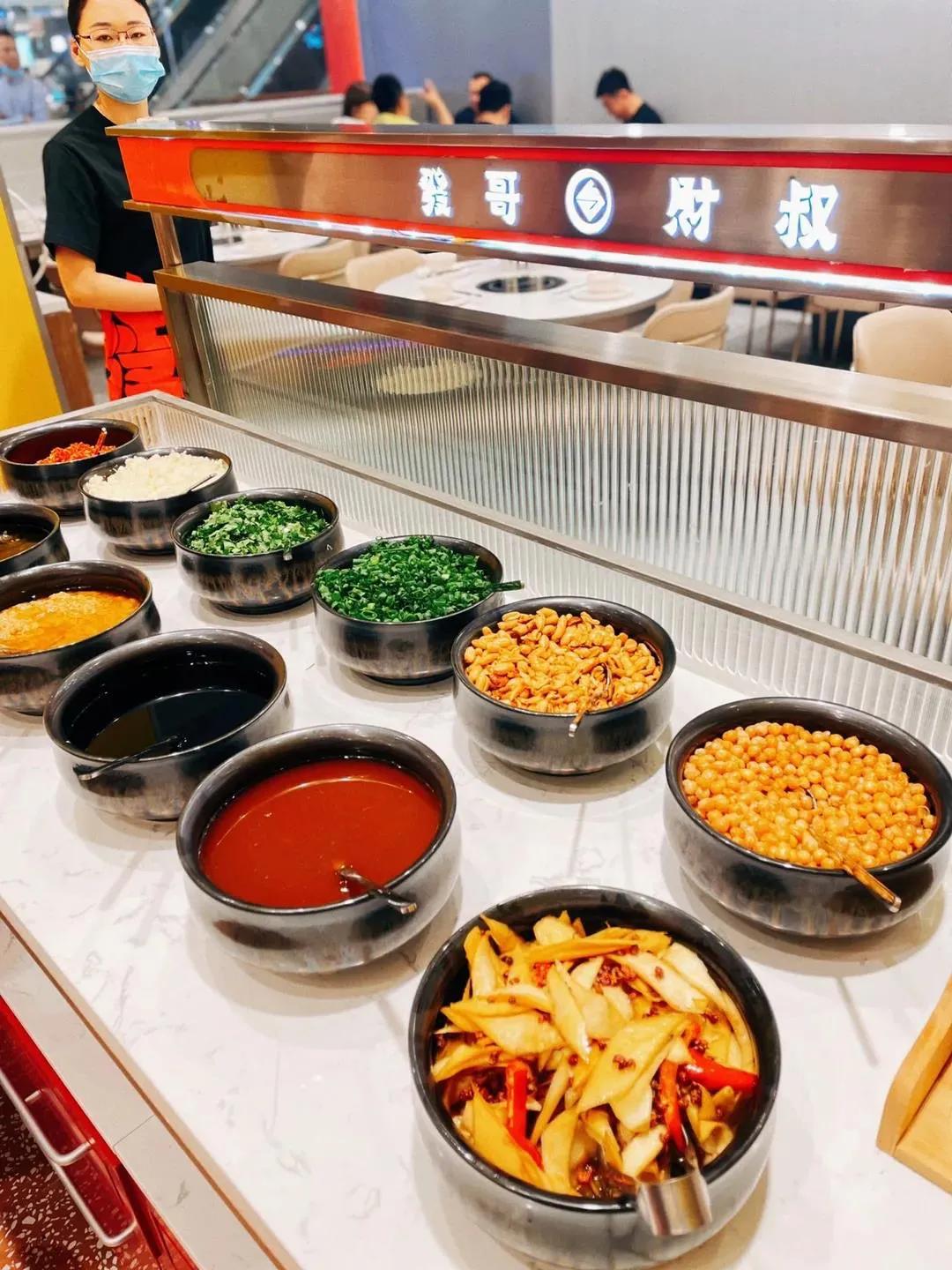 发哥与财叔关于牛杂煲的故事