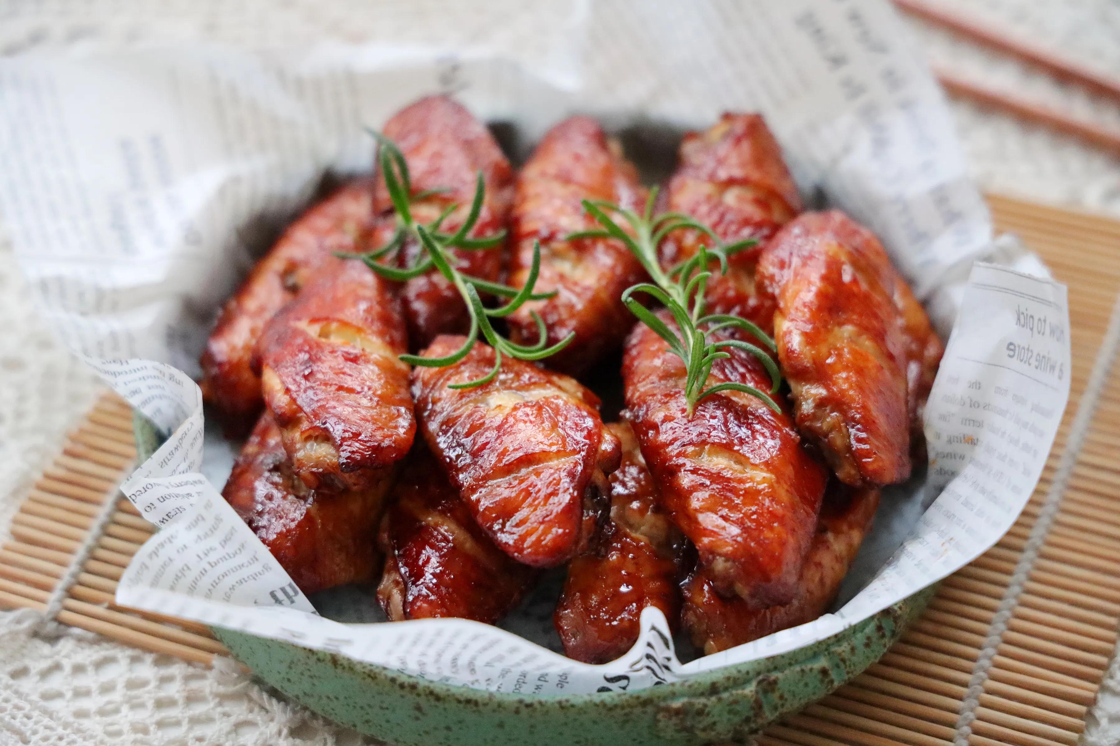 秋天，一定要试试鸡翅这吃法，比可乐鸡翅好吃更健康，孩子吃嗨了