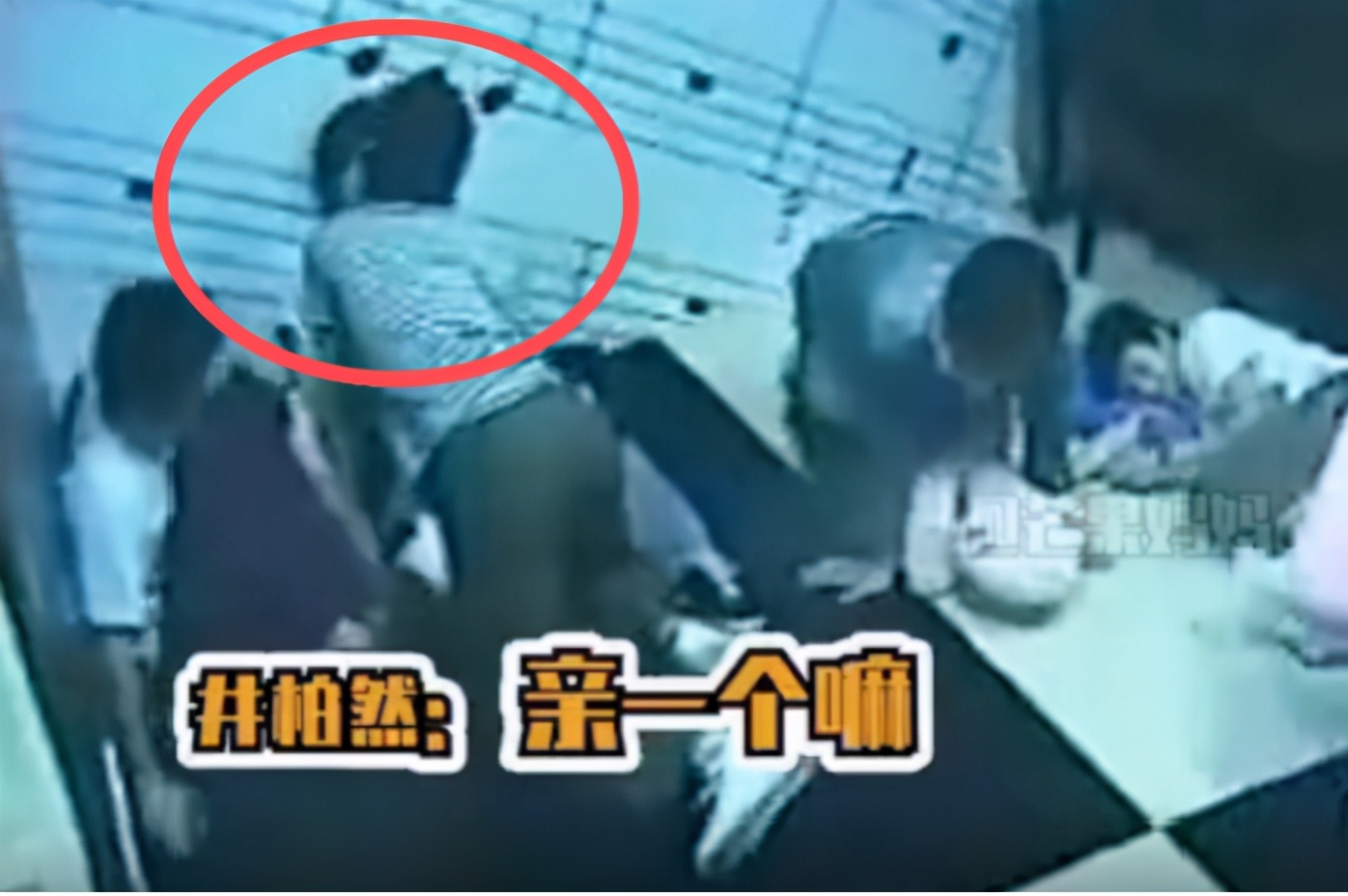 拒绝造谣！井柏然早年与付辛博亲密互动遭曲解