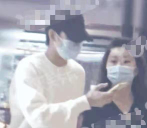 男星傍富婆又劈腿两女？曾表白郭敬明，于正吃瓜怒喊锤死渣男