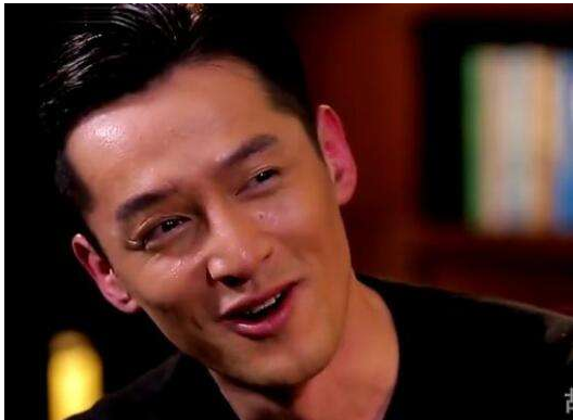 胡歌与千玺接受专访，畅谈从偶像转为演员实力