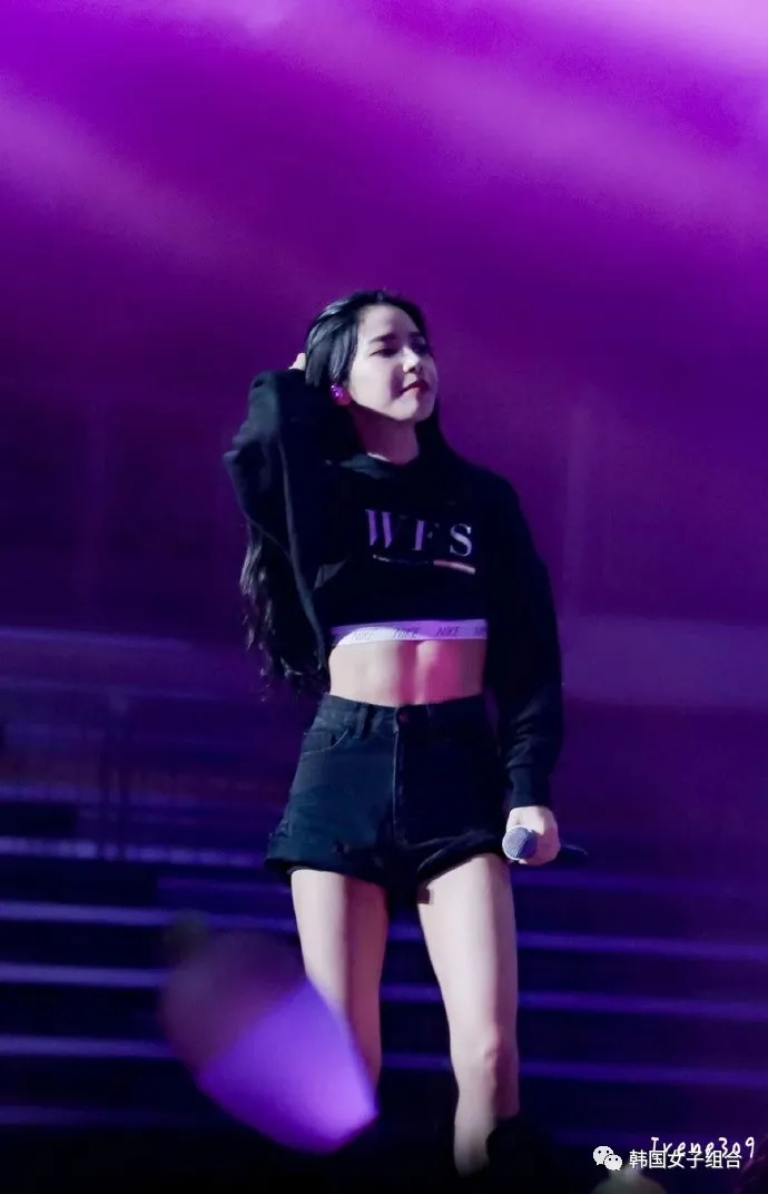 回归之际,腹肌更加鲜明了的女团爱豆