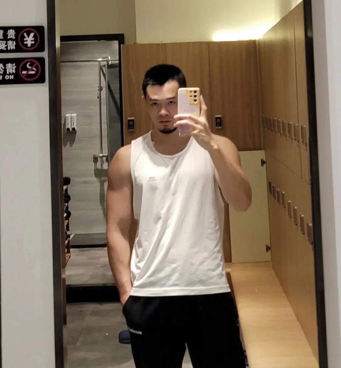 A 190cm tall muscular giant, who can stand it? - iNEWS