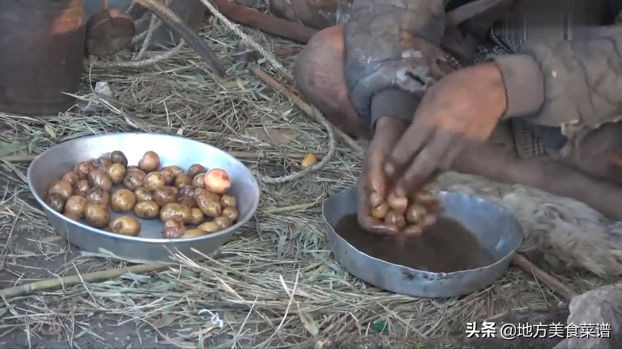 尼泊尔山区牧民特意用大米饭招待我，为表示感谢送他2000卢比