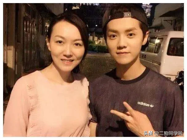 明星父母时有多好看？鹿晗李易峰妈妈都十分惊艳，胡歌爸爸帅炸天