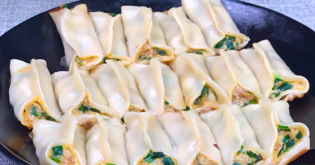 鍋貼好吃，有人用澱粉，有人用麵粉，教你正確做法，出鍋鮮香酥脆