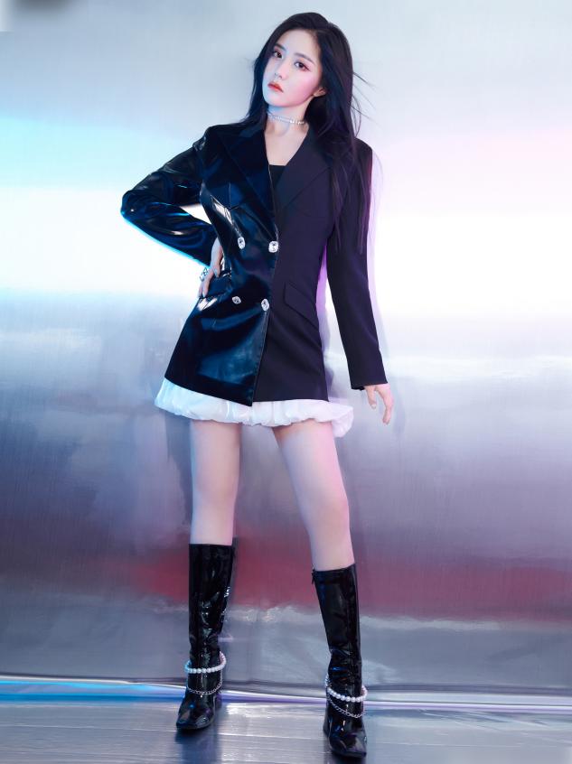 The hard candy girl changes to a modern look, Chen Zhuoxuan and Zheng ...