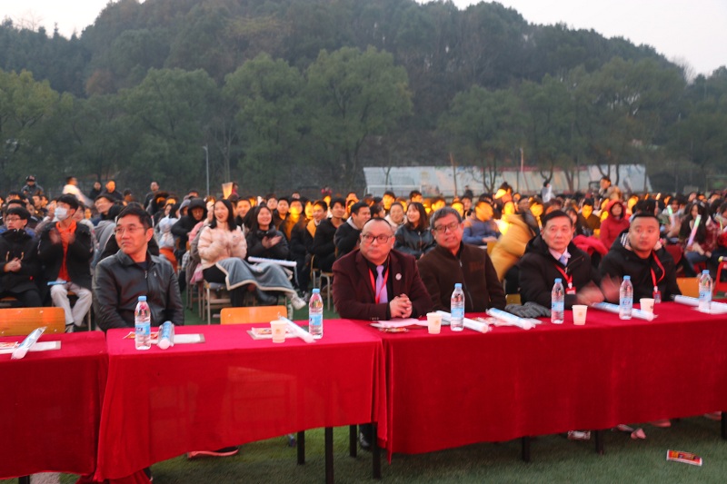 岳阳理工职业技术学校2021元旦晚会：成青春之梦，展理工之彩