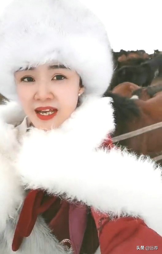 41岁新疆最美女干部火了！颜值超高，网友：整整牙更完美