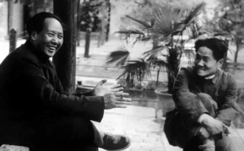 毛岸英牺牲后，毛主席曾离京休养，后来清理他遗物时，发现一柜子