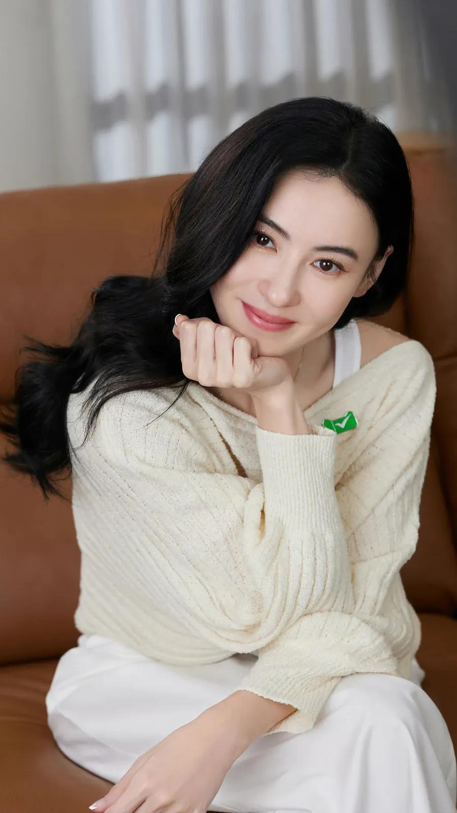 Three baby hot mom: Cecilia Cheung - iNEWS