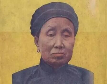 双枪老太婆真有其人，抗日有功且扬名天下，但是结局却很戏剧化