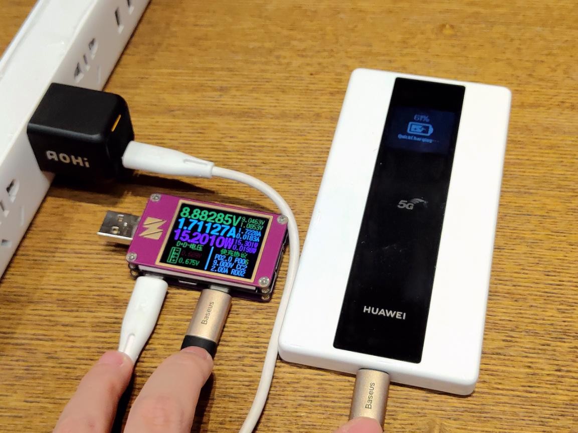 拇指般大小体积，AOHI Magcube 30W充电器上手体验