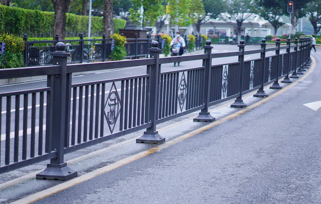 不容错过,这样的道路护栏也太有特色了吧