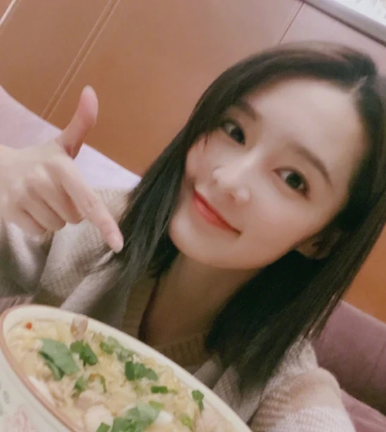 李沁被曝拍戏片酬特高，还挂其它职务拿片酬，