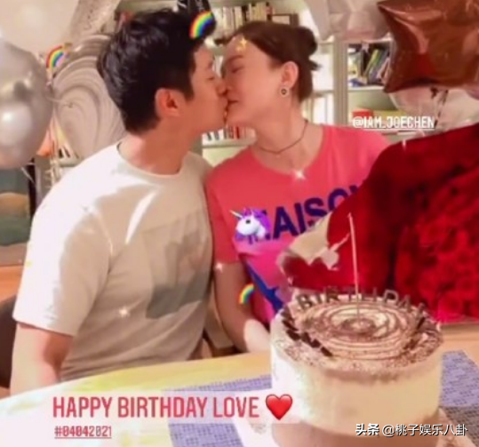 42 years old of old Jon and male friendly kiss are celebrated unripe, " daughter " later announce love to run quickly to bring powdery tide now