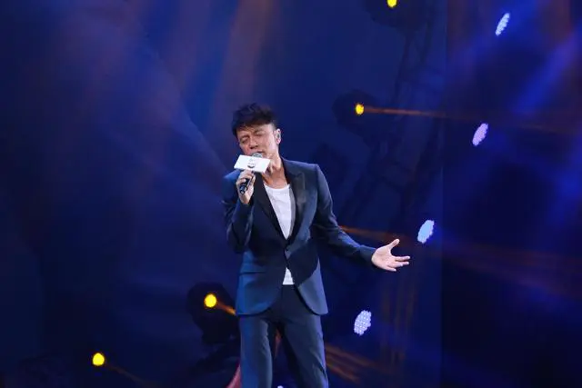 李克勤本是天王接班人，却因年轻气盛毁了自己，谭咏麟也拉不回！