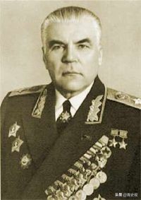 他是冯玉祥的勤务兵，和开国元帅是同学，是获得过苏联军衔的开国少将
